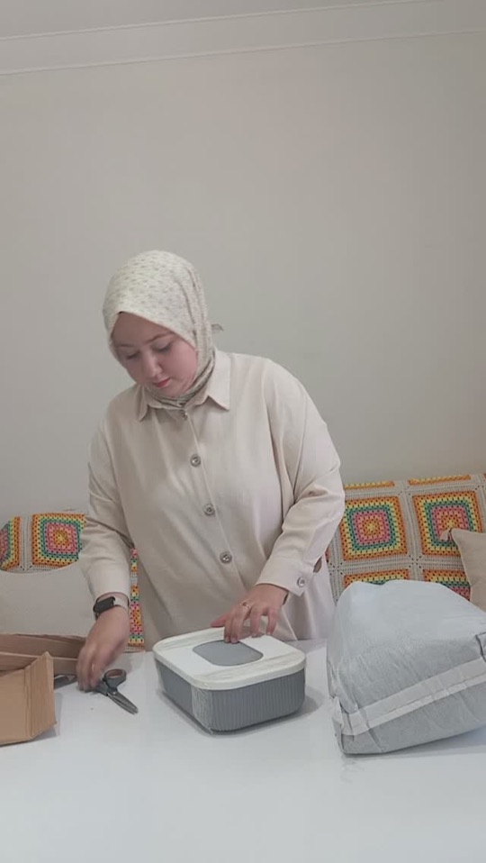 Masada solucan kompostu kutusunu hazırlarken